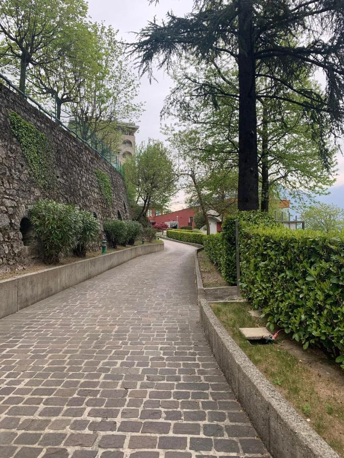 Appartamento Timeless Con Piscina E Tennis Valbrona Eksteriør bilde