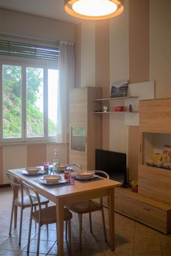 Appartamento Timeless Con Piscina E Tennis Valbrona Eksteriør bilde